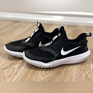 NIKE Flex Runner Boys Slip On Sneaker Shoes Black White Swoosh Size 3Y